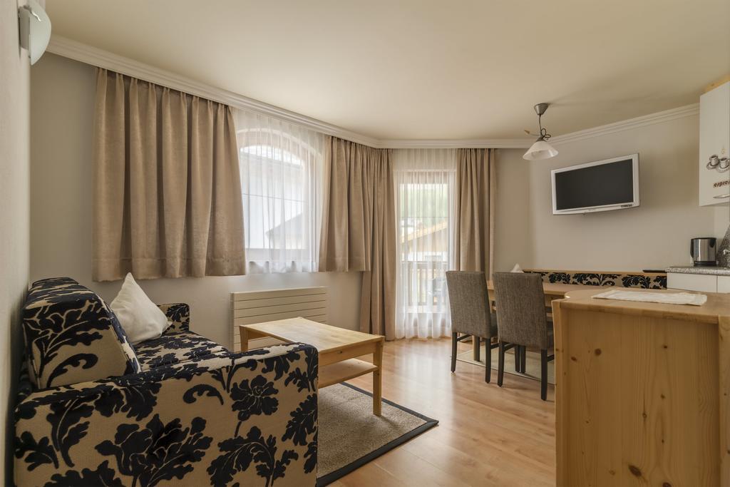 Hotel Garni Chasa Nova Samnaun Exteriör bild