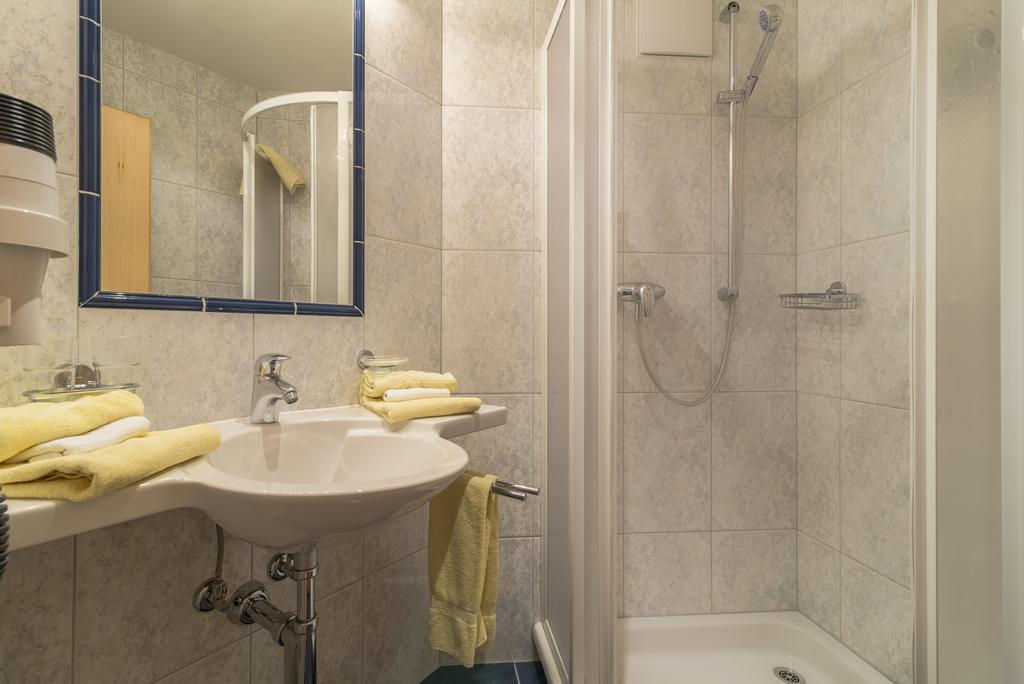 Hotel Garni Chasa Nova Samnaun Exteriör bild