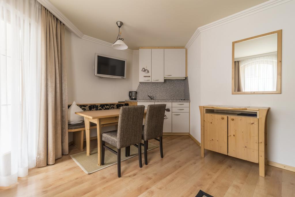 Hotel Garni Chasa Nova Samnaun Exteriör bild