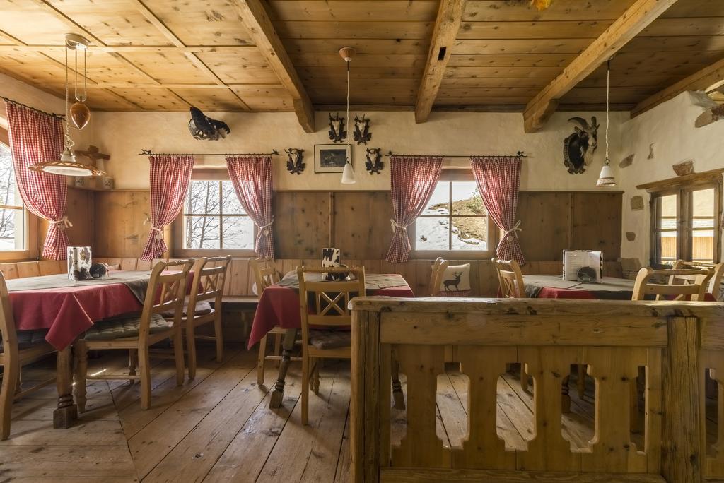 Hotel Garni Chasa Nova Samnaun Exteriör bild
