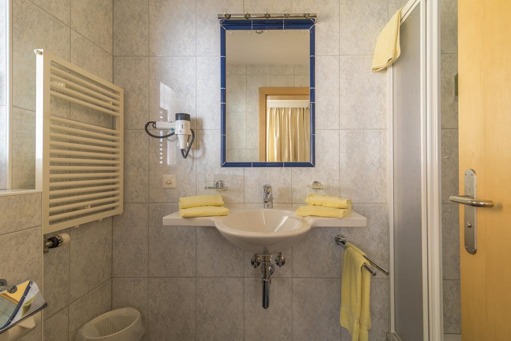 Hotel Garni Chasa Nova Samnaun Exteriör bild