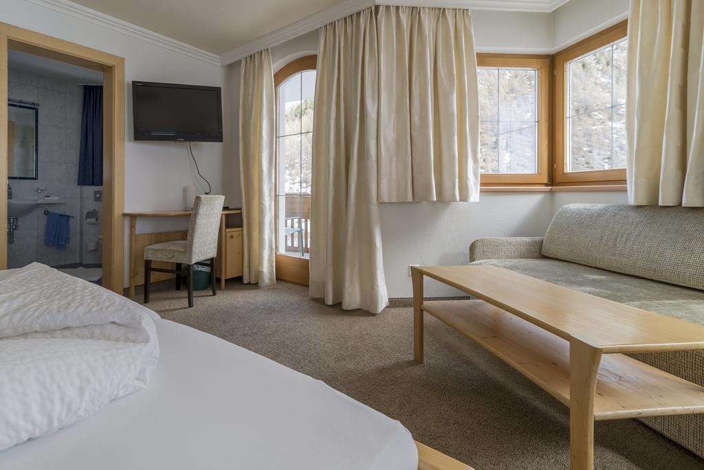 Hotel Garni Chasa Nova Samnaun Exteriör bild