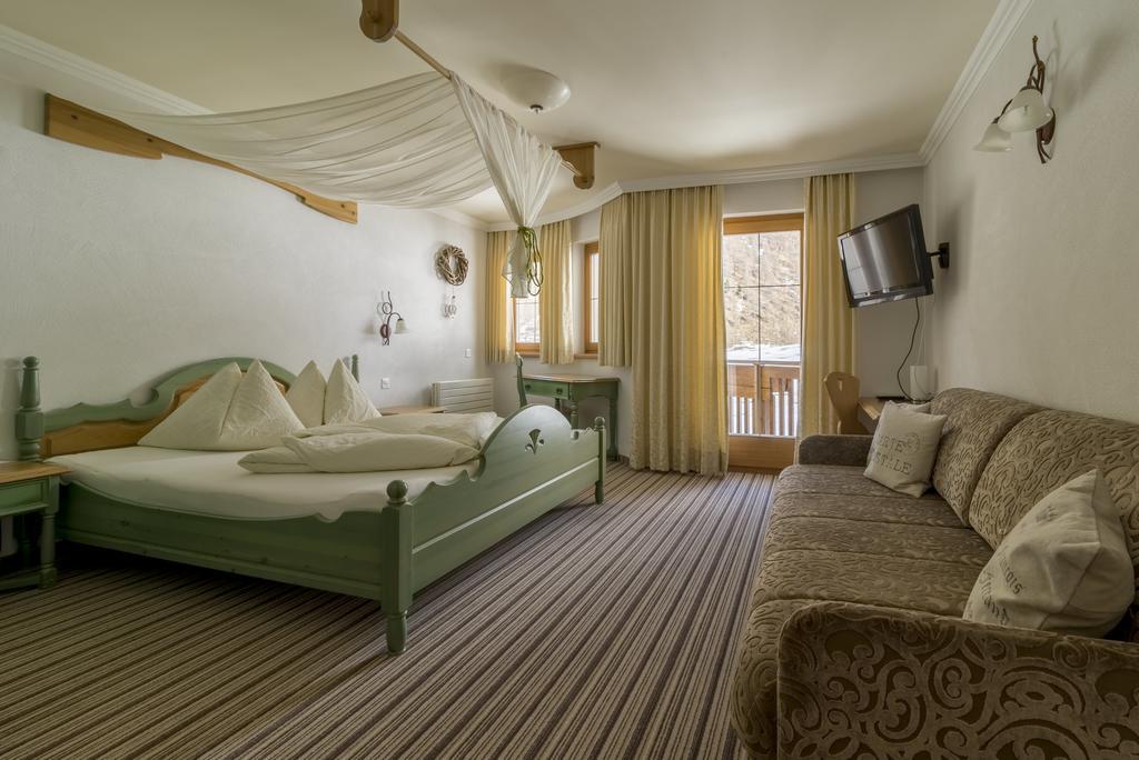 Hotel Garni Chasa Nova Samnaun Exteriör bild